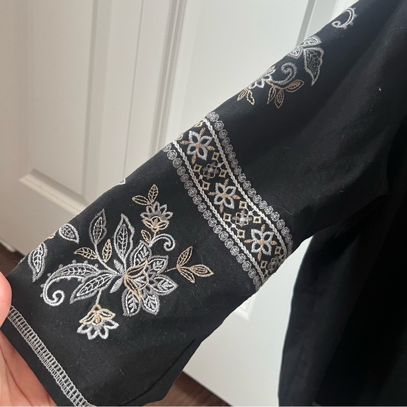 Alfred Dunner Black Embroidered Blouse - Picture 5 of 8